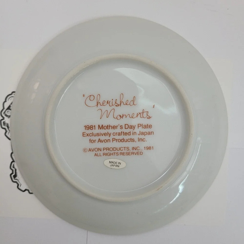 Avon Mother's Day 1981 Collector Plate Cherished Moments Vintage Gold Trim Box